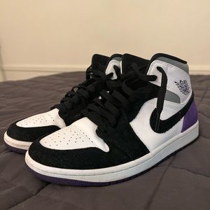 Jordan 1 Mid
SE Purple